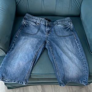 WHITE HOUSE BLACK MARKET “Noir” Bermuda Jeans Size 4